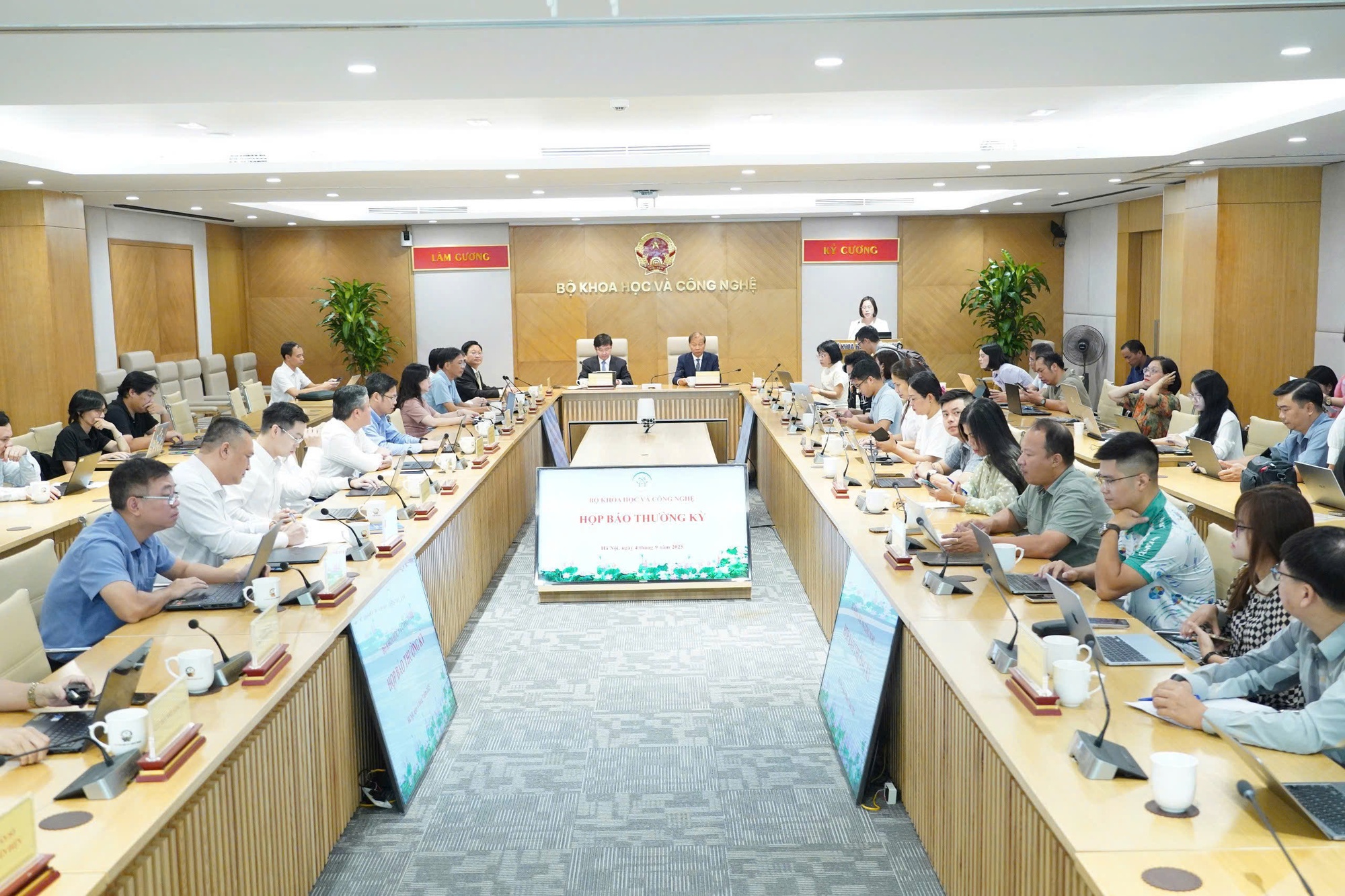 Bộ KH&CN: Chủ động, quyết liệt triển khai nhiệm vụ, tạo nền tảng cho phát triển KH,CN, ĐMST và chuyển đổi số - Ảnh 2.