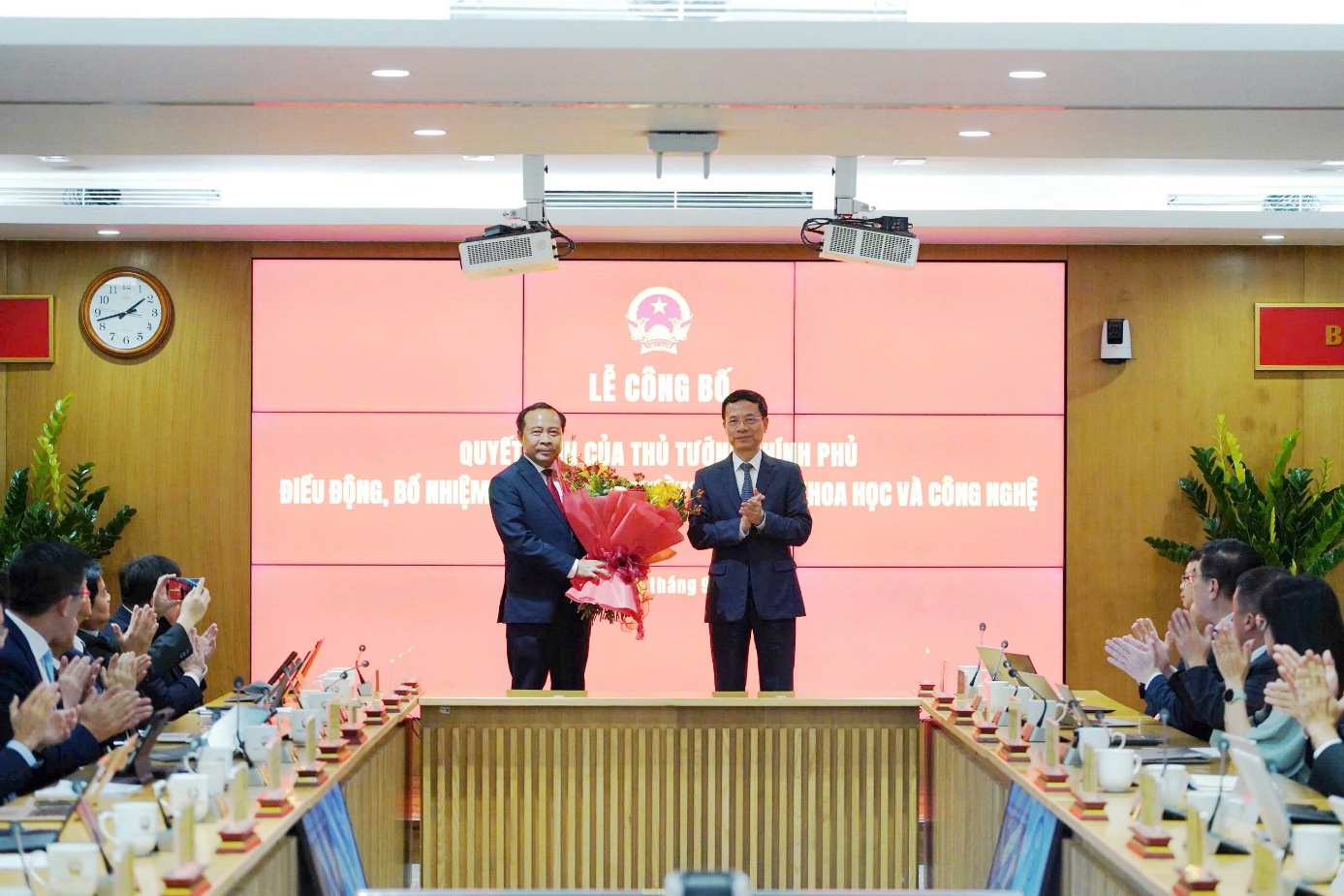 Bộ KH&CN công bố Quyết định của Thủ tướng điều động, bổ nhiệm Thứ trưởng Thường trực - Ảnh 1.