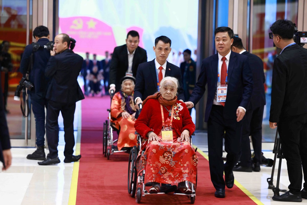 Đại biểu dự phi&ecirc;n khai mạc Đại hội Đảng XIV - Ảnh 5.