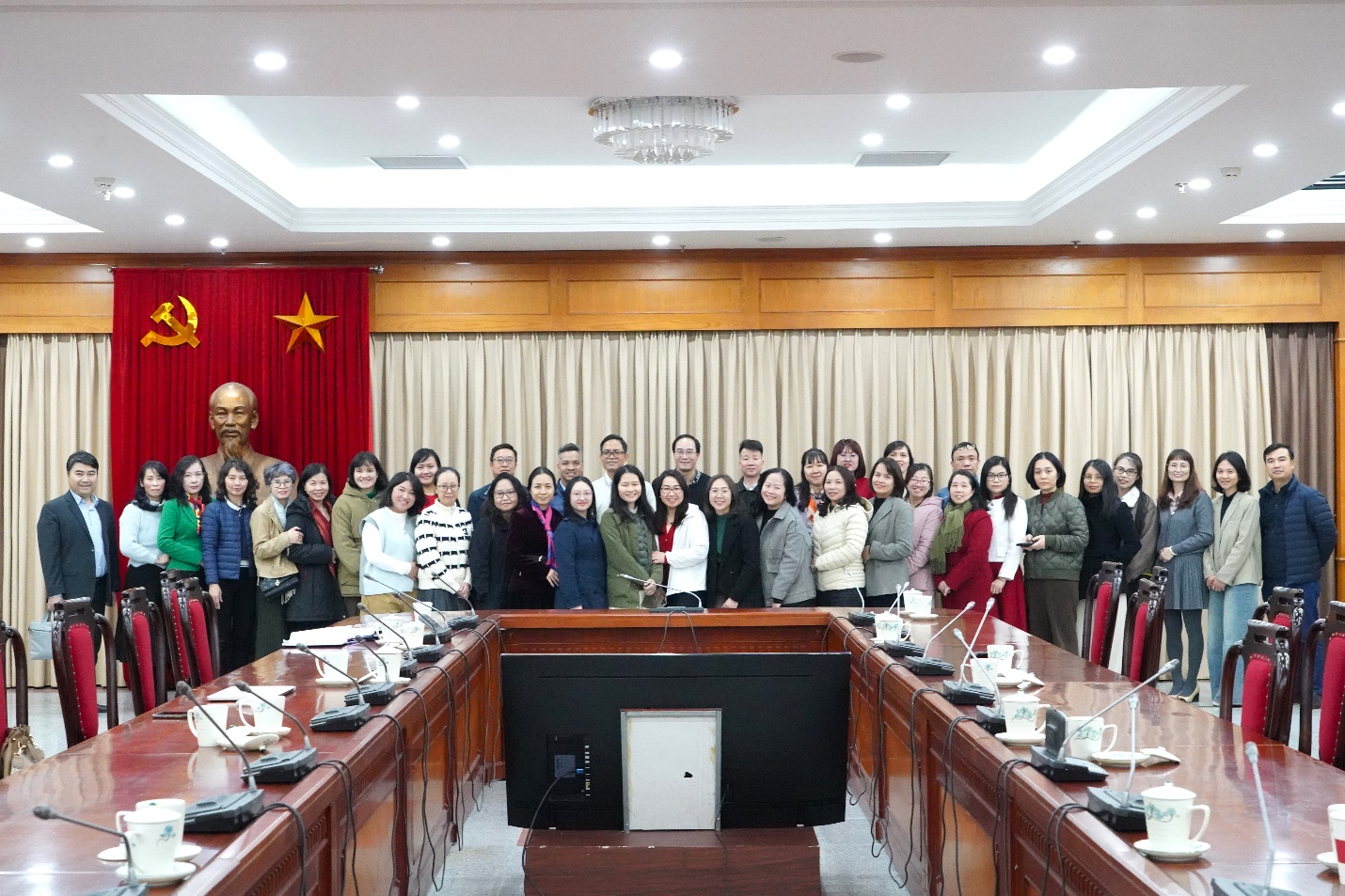 Các đại biểu chụp ảnh kỷ niệm. Các đại biểu chụp ảnh kỷ niệm.