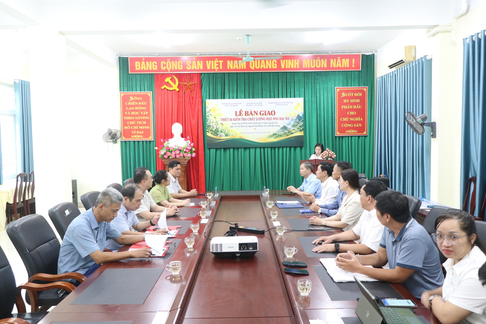 Tuy&ecirc;n Quang tăng cường năng lực kiểm tra chất lượng mật ong bạc h&agrave;- Ảnh 1.