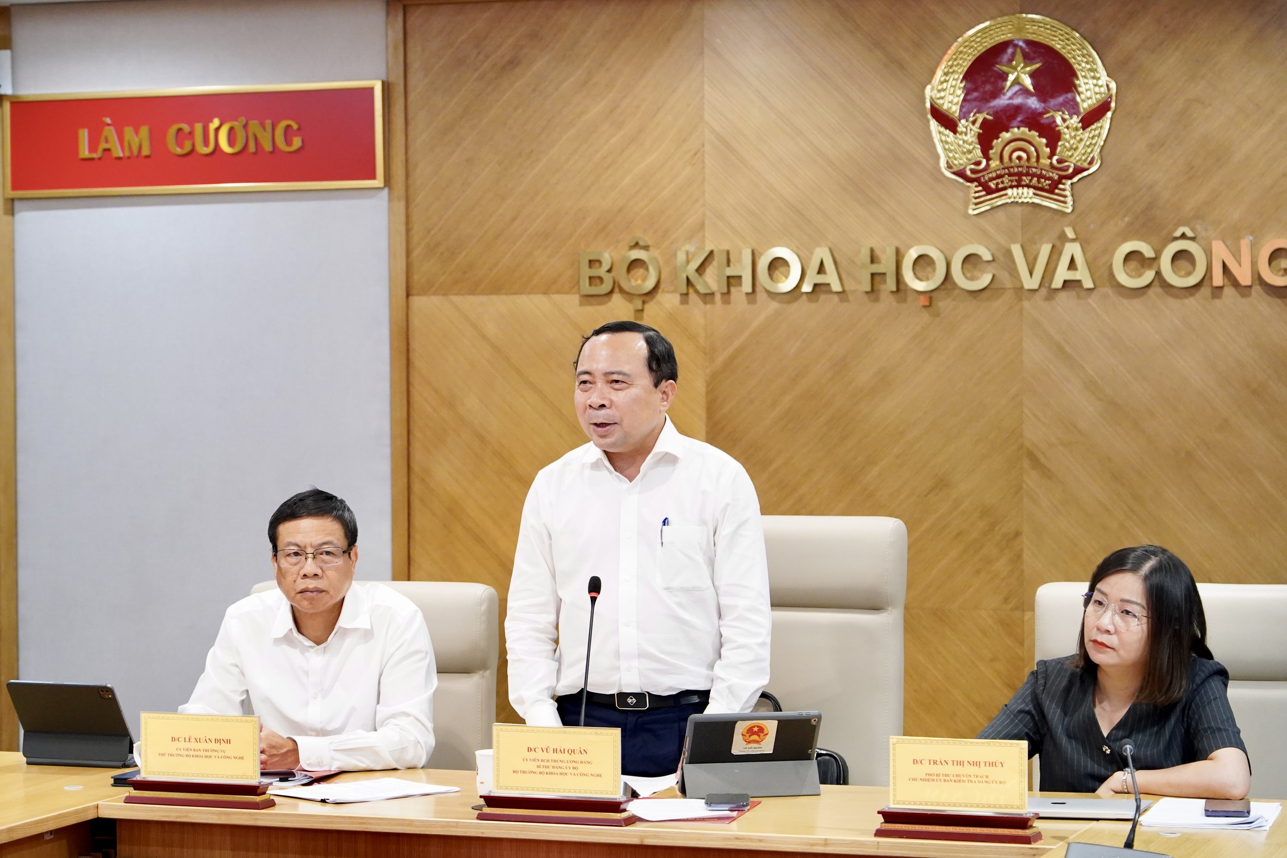 Đảng ủy Bộ KH&CN: Qu&aacute;n triệt nghị quyết gắn với nhiệm vụ cụ thể, đề cao tr&aacute;ch nhiệm người đứng đầu - Ảnh 7.