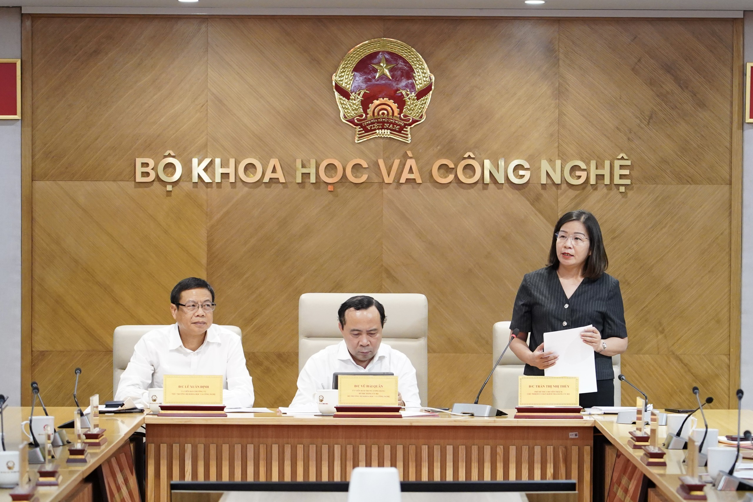 Đảng ủy Bộ KH&CN: Qu&aacute;n triệt nghị quyết gắn với nhiệm vụ cụ thể, đề cao tr&aacute;ch nhiệm người đứng đầu - Ảnh 2.