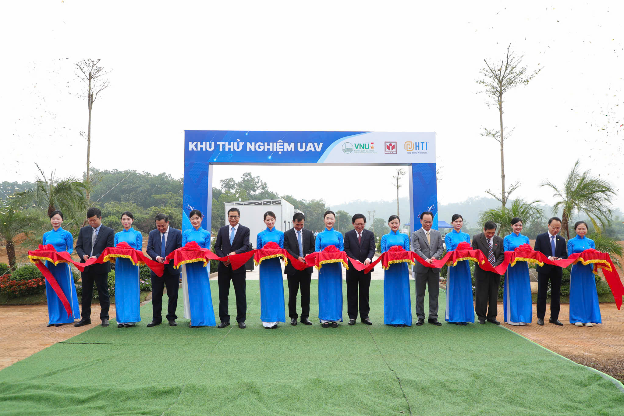 Vietnam Post đưa hệ sinh thái dịch vụ và công nghệ đến với sinh viên ĐHQG Hà Nội- Ảnh 4.