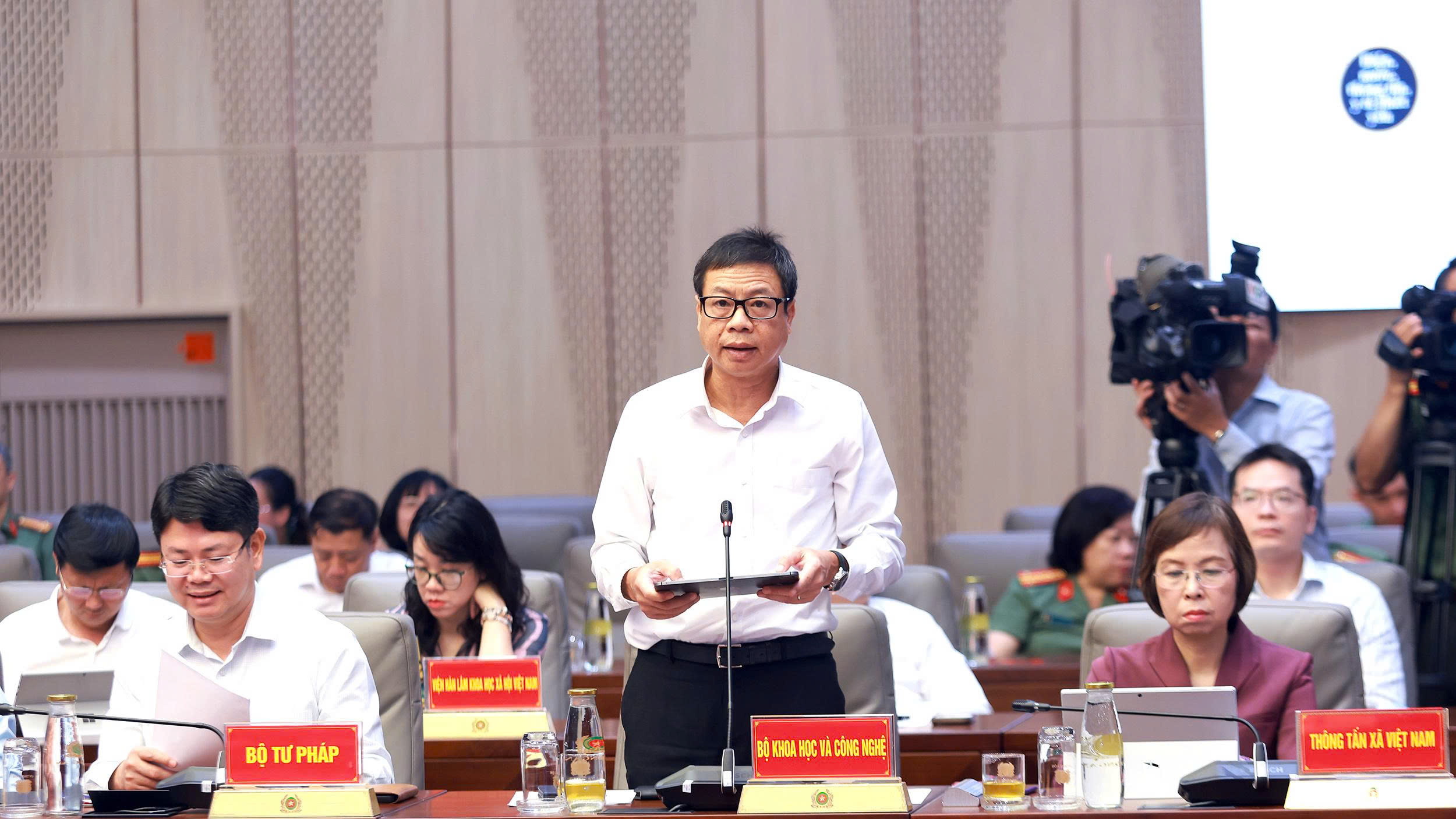 Ph&aacute;t huy vai tr&ograve; khoa học, c&ocirc;ng nghệ n&acirc;ng cao năng lực ứng ph&oacute; với c&aacute;c đe dọa an ninh phi truyền thống- Ảnh 2.