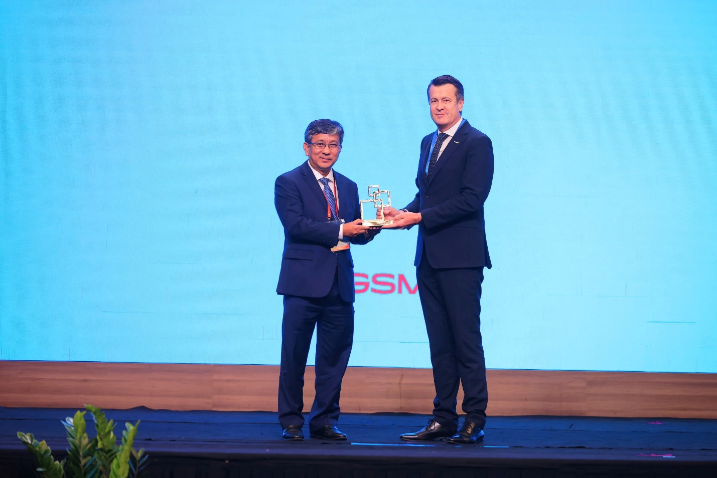 Việt Nam l&agrave; quốc gia duy nhất nhận được Giải thưởng L&atilde;nh đạo Ch&iacute;nh phủ 2026 của GSMA- Ảnh 1.