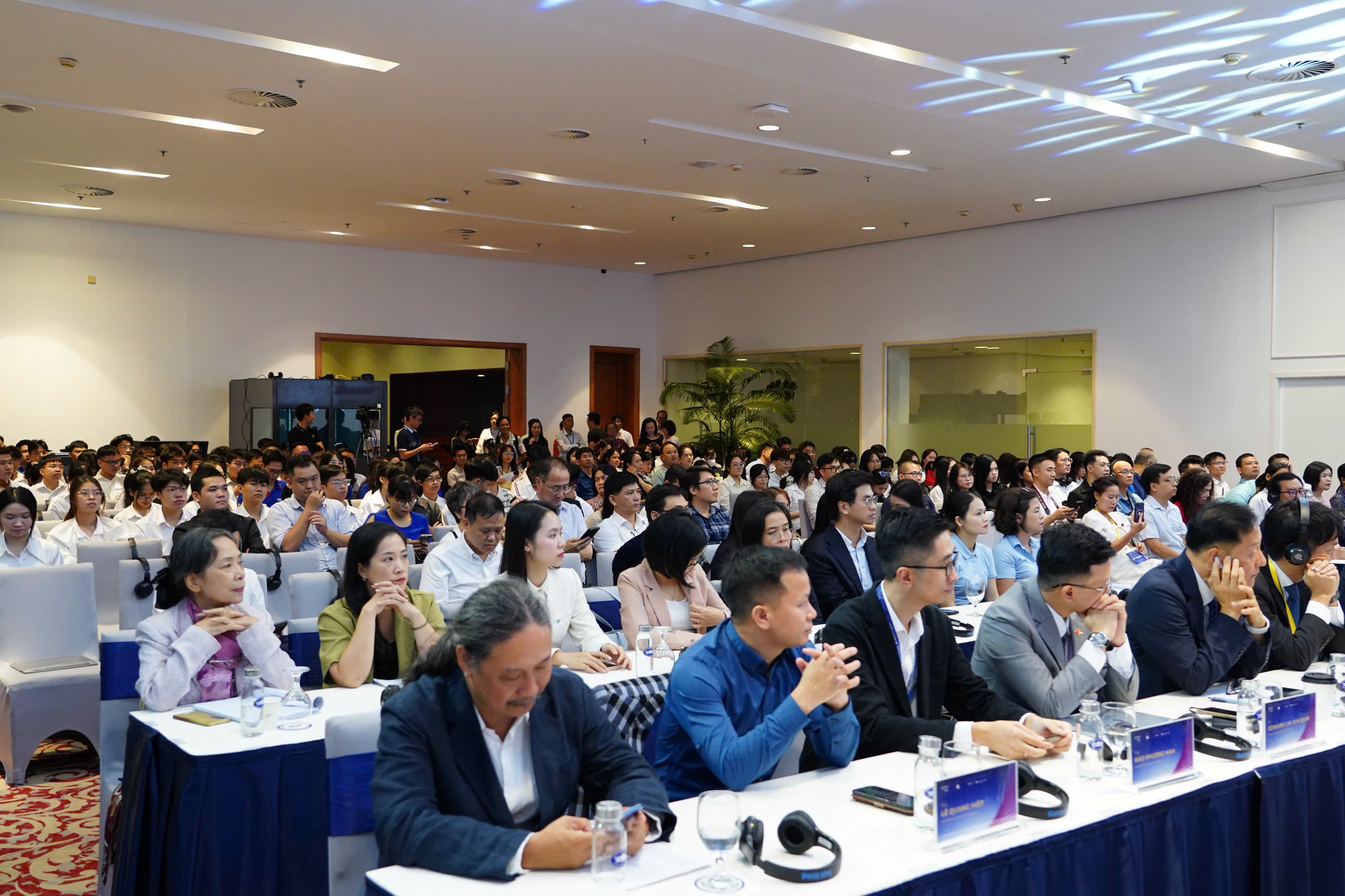 Đẩy mạnh chuyển từ nhận thức sang hành động thực chất, lấy doanh nghiệp làm trung tâm hệ sinh thái- Ảnh 14.