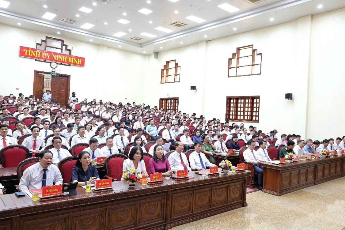 Ninh Bình đưa IOC, NinhBinh-S vào vận hành, thúc đẩy Bình dân học vụ số- Ảnh 1.