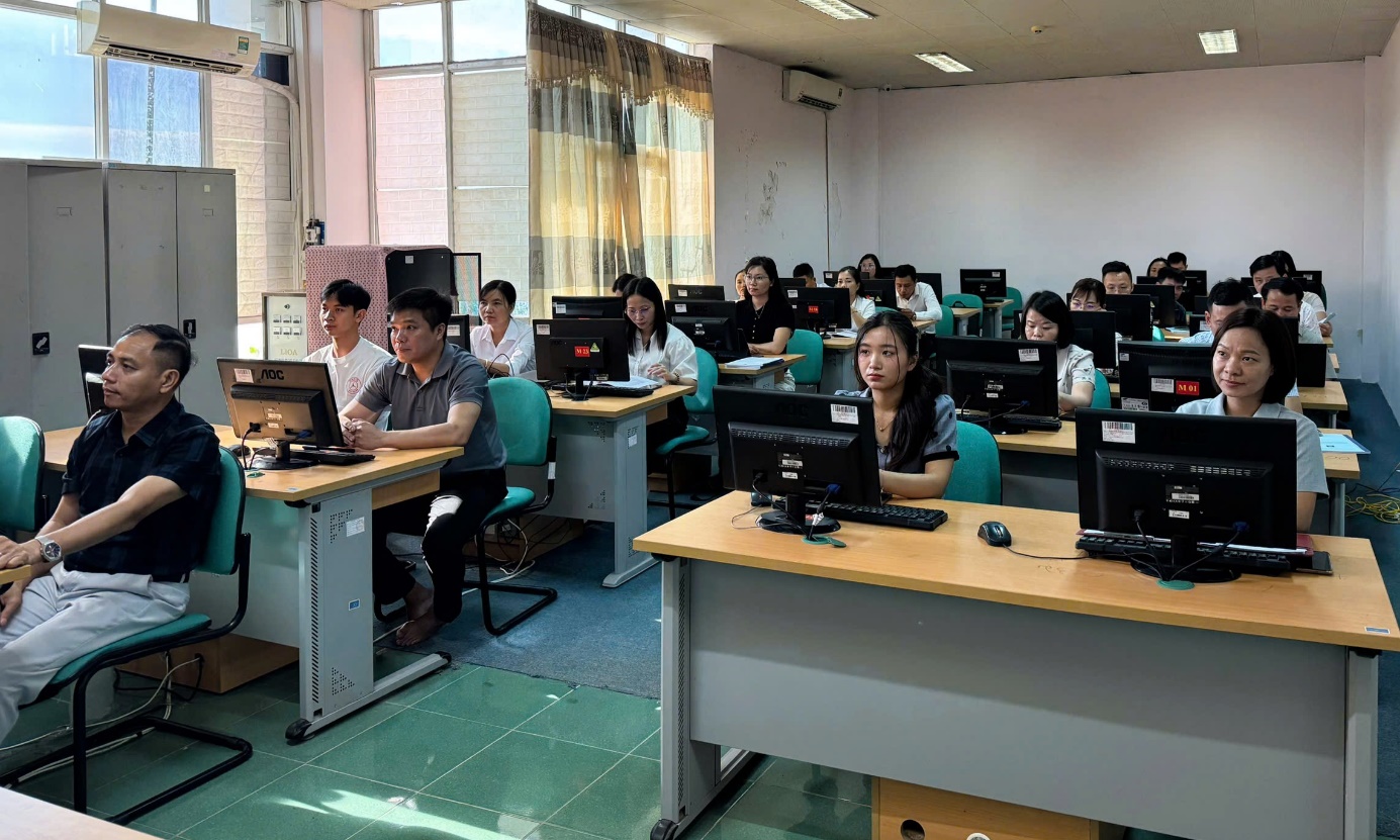 Bồi dưỡng cán bộ xã, phường ứng dụng AI vào công việc tại Phú Thọ- Ảnh 2.