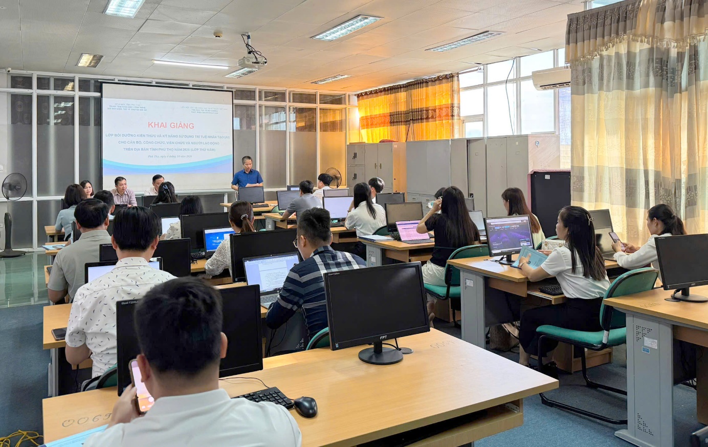 Bồi dưỡng cán bộ xã, phường ứng dụng AI vào công việc tại Phú Thọ- Ảnh 3.