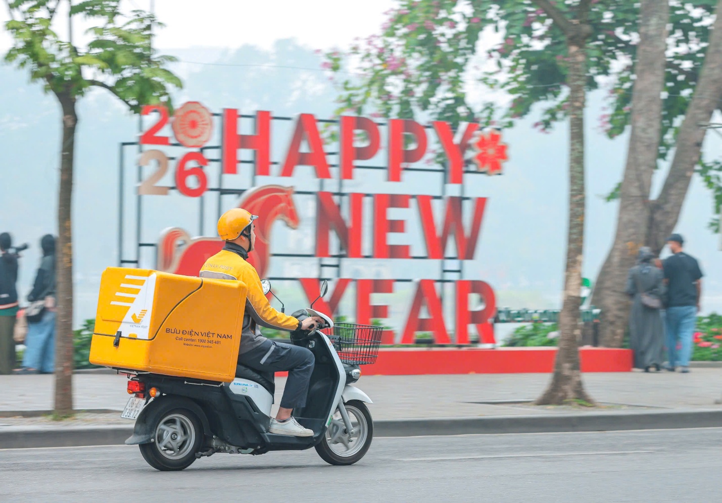 Giữ nhịp chuyển phát, đưa Tết về khắp mọi miền- Ảnh 1. Giữ nhịp chuyển phát, đưa Tết về khắp mọi miền- Ảnh 1.