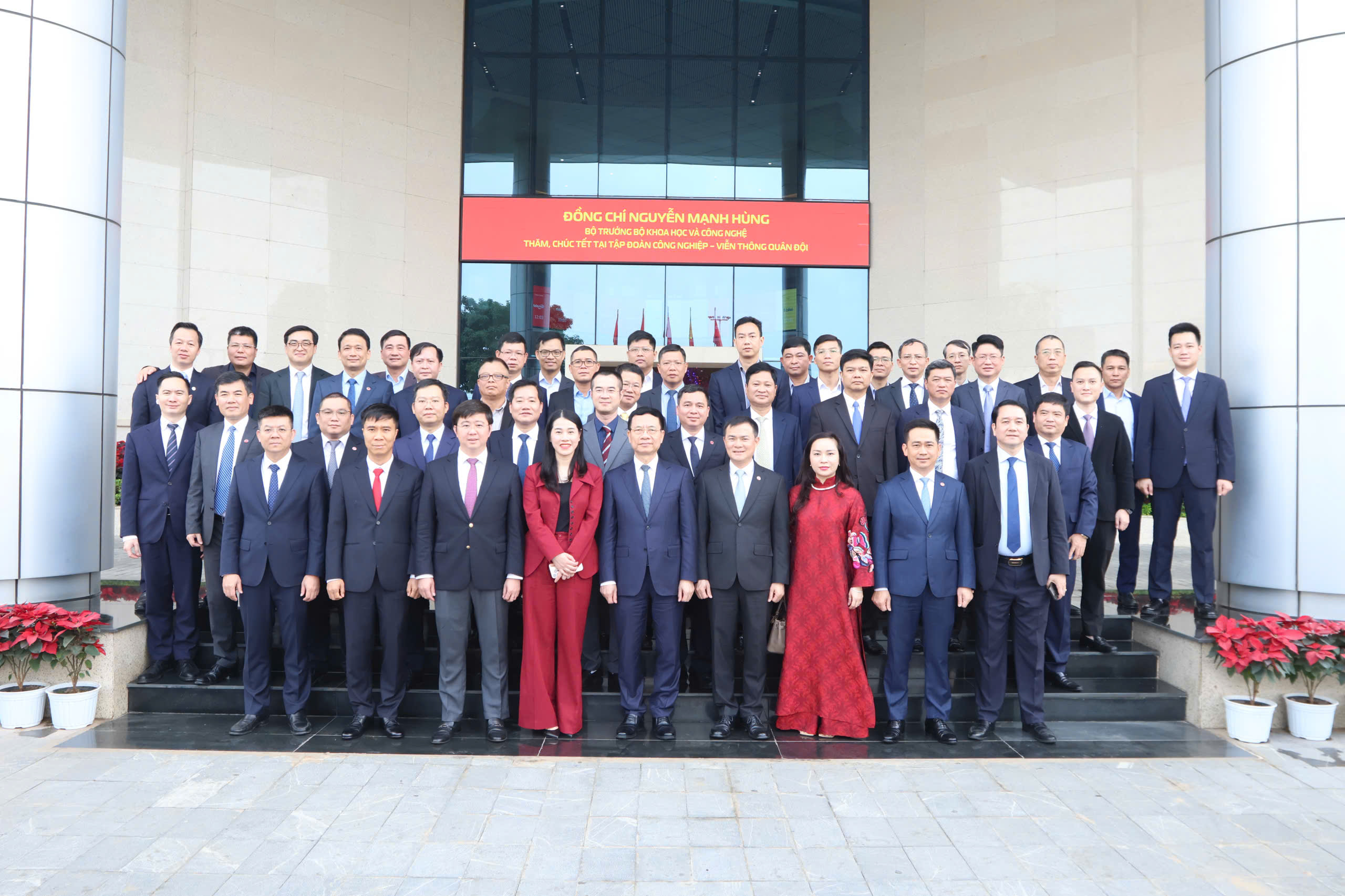 Bộ Khoa học và Công nghệ dâng hương đầu Xuân, khởi động năm mới bằng tinh thần phụng sự và đổi mới- Ảnh 12. Bộ Khoa học và Công nghệ dâng hương đầu Xuân, khởi động năm mới bằng tinh thần phụng sự và đổi mới- Ảnh 12.