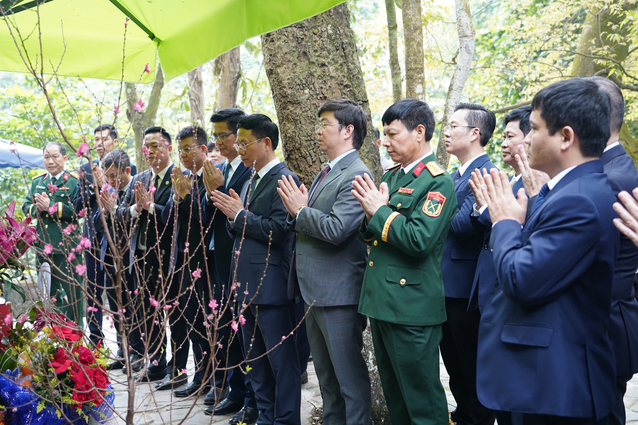 Bộ Khoa học và Công nghệ dâng hương đầu Xuân, khởi động năm mới bằng tinh thần phụng sự và đổi mới- Ảnh 4. Bộ Khoa học và Công nghệ dâng hương đầu Xuân, khởi động năm mới bằng tinh thần phụng sự và đổi mới- Ảnh 4.