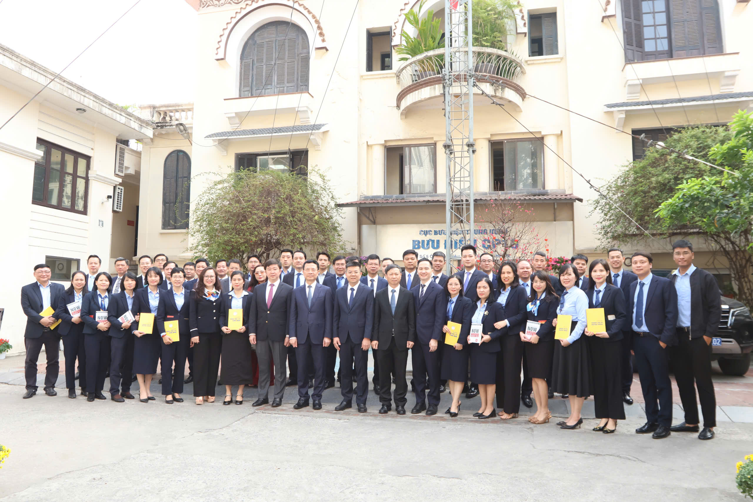 Bộ Khoa học và Công nghệ dâng hương đầu Xuân, khởi động năm mới bằng tinh thần phụng sự và đổi mới- Ảnh 11. Bộ Khoa học và Công nghệ dâng hương đầu Xuân, khởi động năm mới bằng tinh thần phụng sự và đổi mới- Ảnh 11.