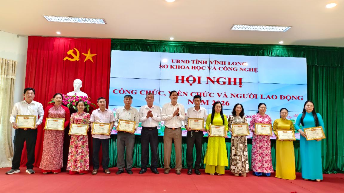 Sở KH&CN tỉnh Vĩnh Long: Ph&aacute;t huy d&acirc;n chủ, đo&agrave;n kết thực hiện thắng lợi nhiệm vụ năm 2026- Ảnh 9.