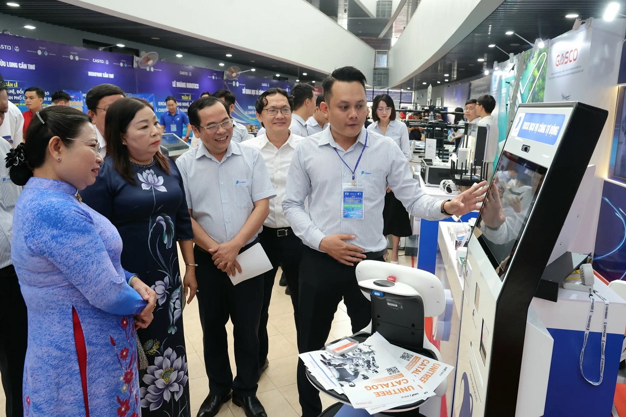 Cần Thơ tăng tốc chuyển đổi số, lan tỏa động lực đổi mới s&aacute;ng tạo v&ugrave;ng Đồng bằng s&ocirc;ng Cửu Long- Ảnh 1.