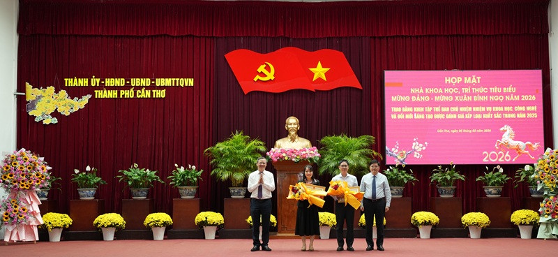 Cần Thơ: Họp mặt nh&agrave; khoa học, tr&iacute; thức ti&ecirc;u biểu mừng Đảng - mừng Xu&acirc;n B&iacute;nh Ngọ năm 2026- Ảnh 4.