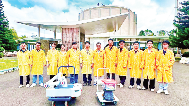 Viet Nam pioneers intelligent robots for nuclear safety - Ảnh 3.