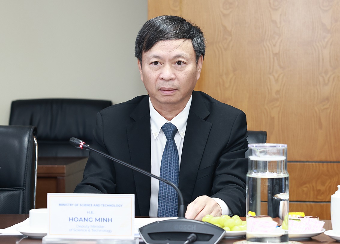 Bưu điện Việt Nam v&agrave; DHL Express hợp t&aacute;c s&acirc;u rộng trong chuyển ph&aacute;t nhanh quốc tế - Ảnh 2.