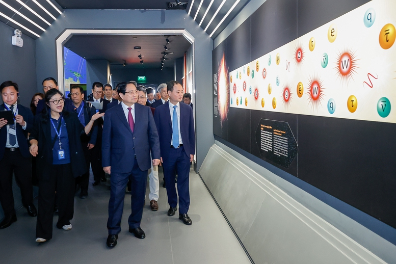 Thủ tướng Phạm Minh Chính tham quan Bảo tàng vũ trụ Việt Nam tại Khu Công nghệ cao Hoà Lạc. Thủ tướng Phạm Minh Chính tham quan Bảo tàng vũ trụ Việt Nam tại Khu Công nghệ cao Hoà Lạc.