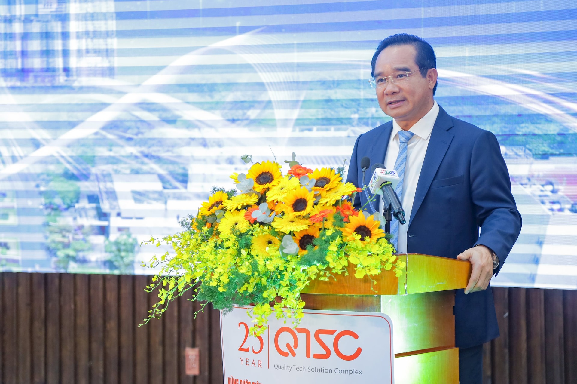 Thứ trưởng B&ugrave;i Ho&agrave;ng Phương: Đẩy nhanh l&agrave;m chủ c&ocirc;ng nghệ, ph&aacute;t triển sản phẩm nội địa- Ảnh 3.