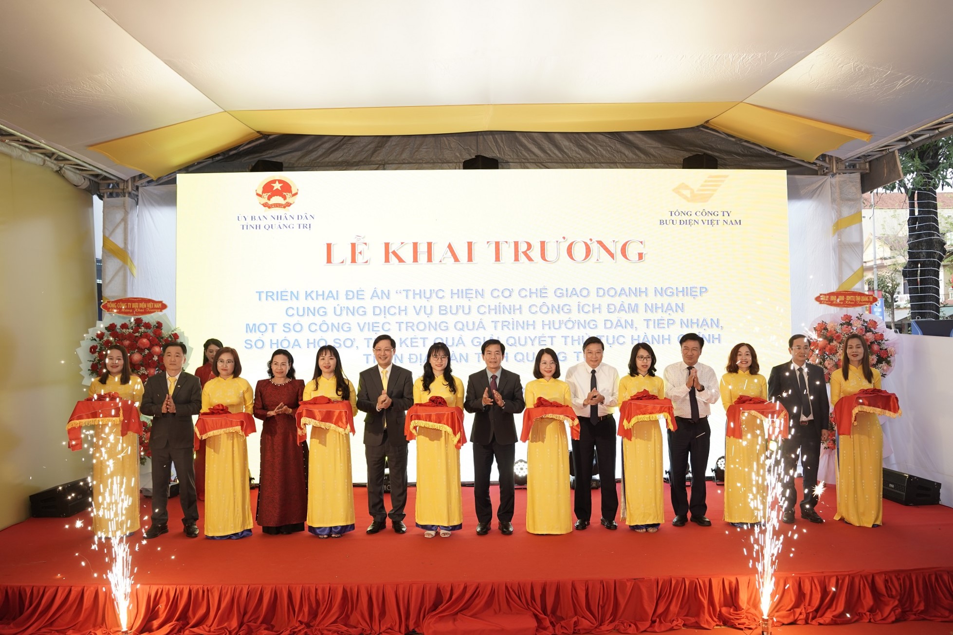 Quảng Trị th&iacute; điểm giao doanh nghiệp bưu ch&iacute;nh giải quyết thủ tục h&agrave;nh ch&iacute;nh- Ảnh 2.