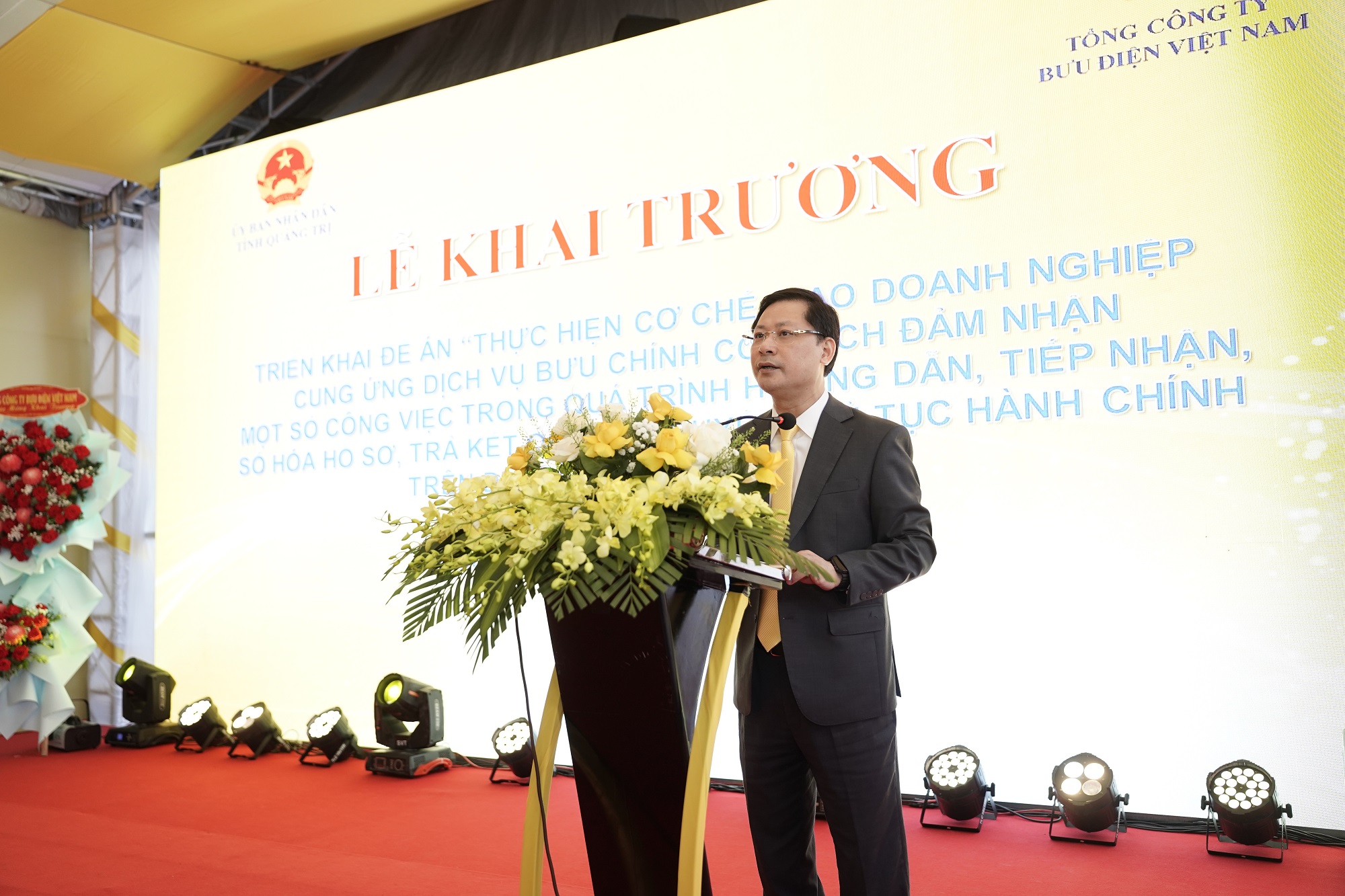 Quảng Trị th&iacute; điểm giao doanh nghiệp bưu ch&iacute;nh giải quyết thủ tục h&agrave;nh ch&iacute;nh- Ảnh 1.