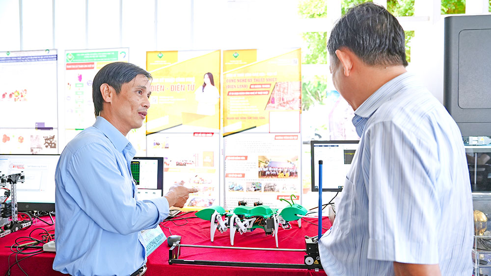 Vĩnh Long: Bứt ph&aacute; hạ tầng viễn th&ocirc;ng, tạo đ&agrave; cho h&agrave;nh tr&igrave;nh chuyển đổi số to&agrave;n diện - Ảnh 2.