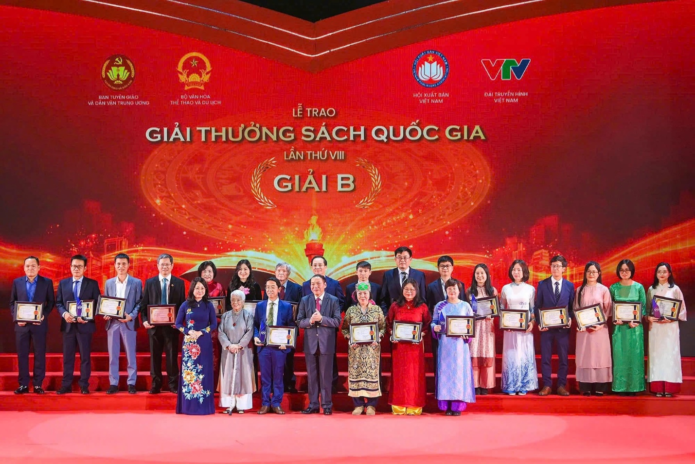 Hai cuốn s&aacute;ch của Nh&agrave; xuất bản Khoa học - C&ocirc;ng nghệ - Truyền th&ocirc;ng đạt Giải B Giải thưởng S&aacute;ch Quốc gia Việt Nam lần thứ VIII- Ảnh 1.