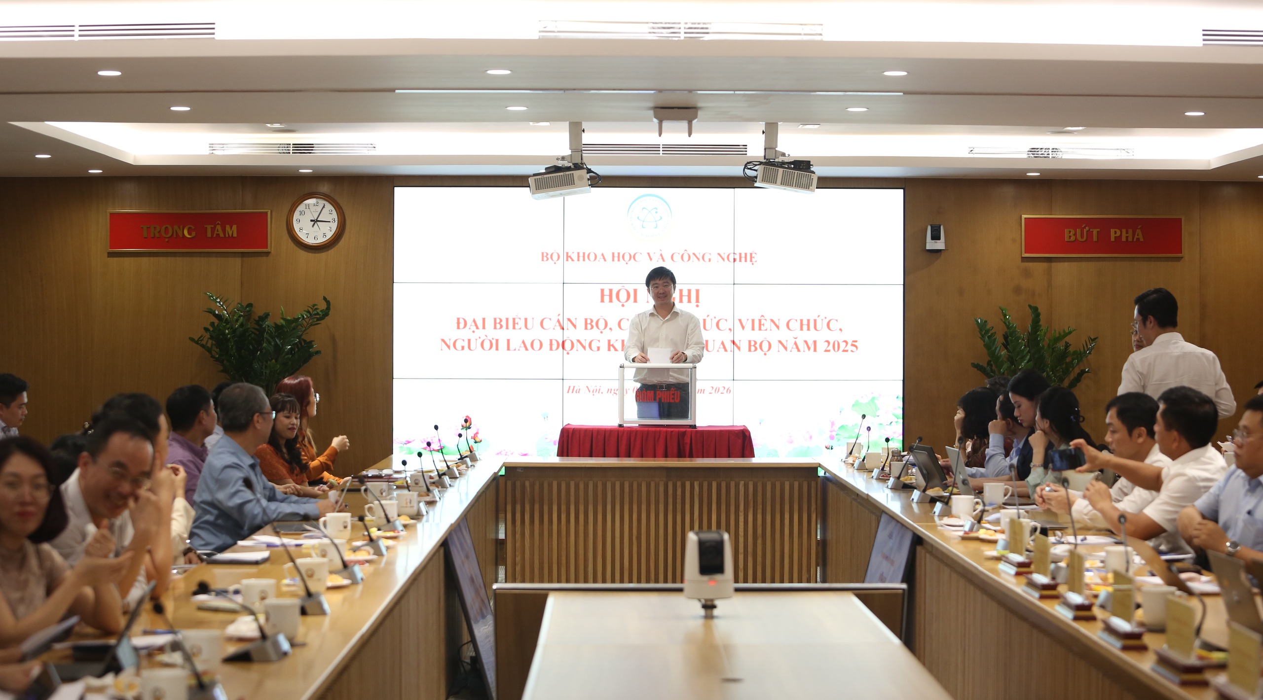 Thứ trưởng B&ugrave;i Ho&agrave;ng Phương:  Chuyển mạnh c&aacute;ch l&agrave;m: từ &ldquo;ban h&agrave;nh&rdquo; sang &ldquo;đồng h&agrave;nh thực thi&rdquo;- Ảnh 2.