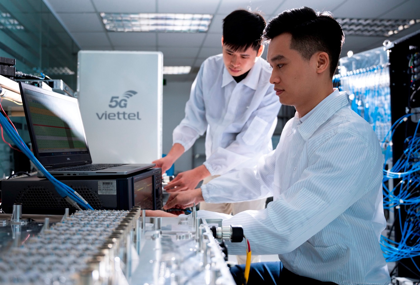 Hỗ trợ 1 tỷ đồng/năm cho mỗi nghiên cứu sinh xuất sắc, “đặt hàng” làm chủ công nghệ lõi- Ảnh 2. Hỗ trợ 1 tỷ đồng/năm cho mỗi nghiên cứu sinh xuất sắc, “đặt hàng” làm chủ công nghệ lõi- Ảnh 2.