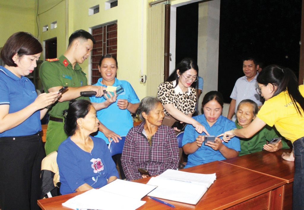 Phong tr&agrave;o &ldquo;B&igrave;nh d&acirc;n học vụ số&rdquo; ở Cao Bằng: C&aacute;ch l&agrave;m b&agrave;i bản, đồng bộ từ cơ sở- Ảnh 1.