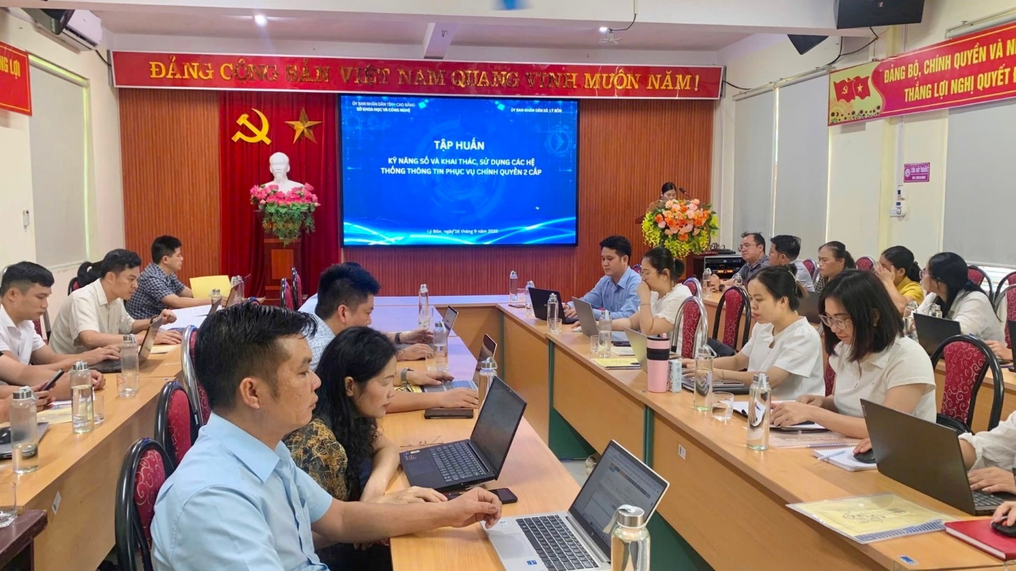 &ldquo;B&igrave;nh d&acirc;n học vụ số&rdquo; lan tỏa s&acirc;u rộng đưa c&ocirc;ng nghệ đến từng bản l&agrave;ng- Ảnh 1.