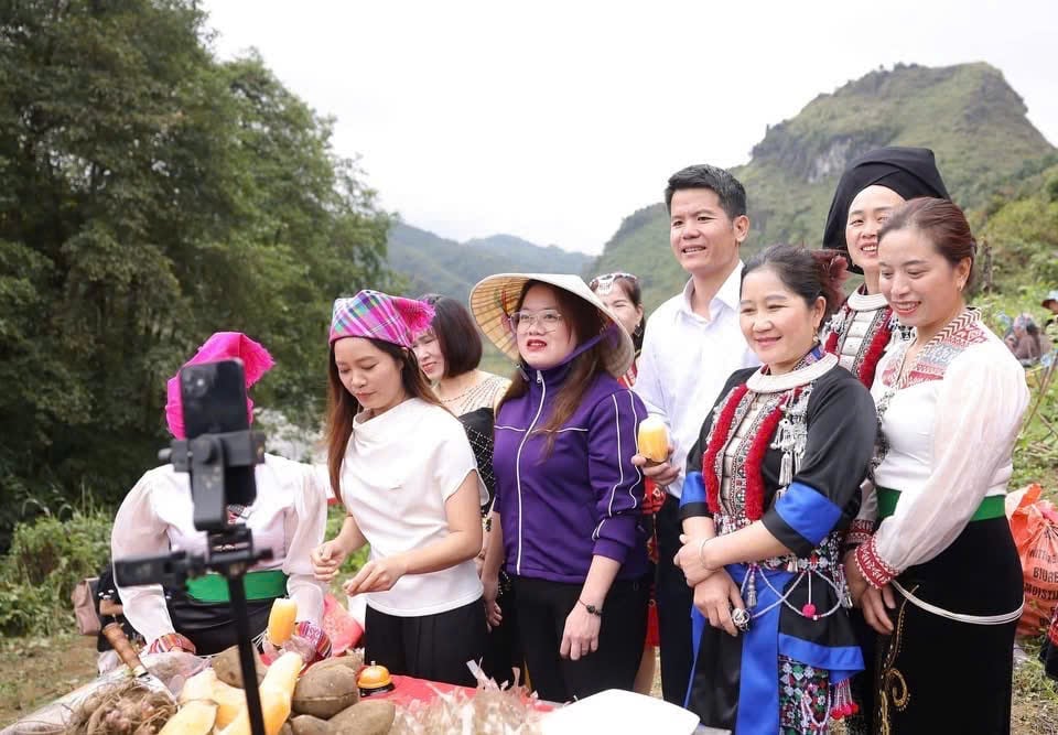 Học kỹ năng số kh&ocirc;ng kh&oacute; khi gắn với đời sống hằng ng&agrave;y - Ảnh 1.