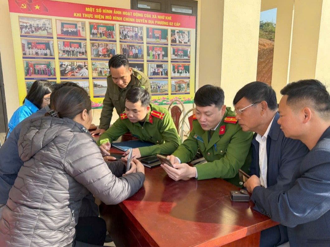 Đẩy mạnh &ldquo;B&igrave;nh d&acirc;n học vụ số&rdquo;, phổ cập kỹ năng số đến từng người d&acirc;n - Ảnh 1.