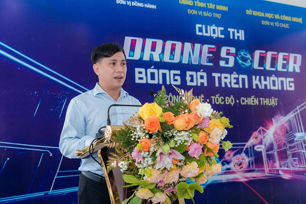 Học sinh T&acirc;y Ninh lần đầu trải nghiệm v&agrave; thi đấu Drone Soccer- Ảnh 3.