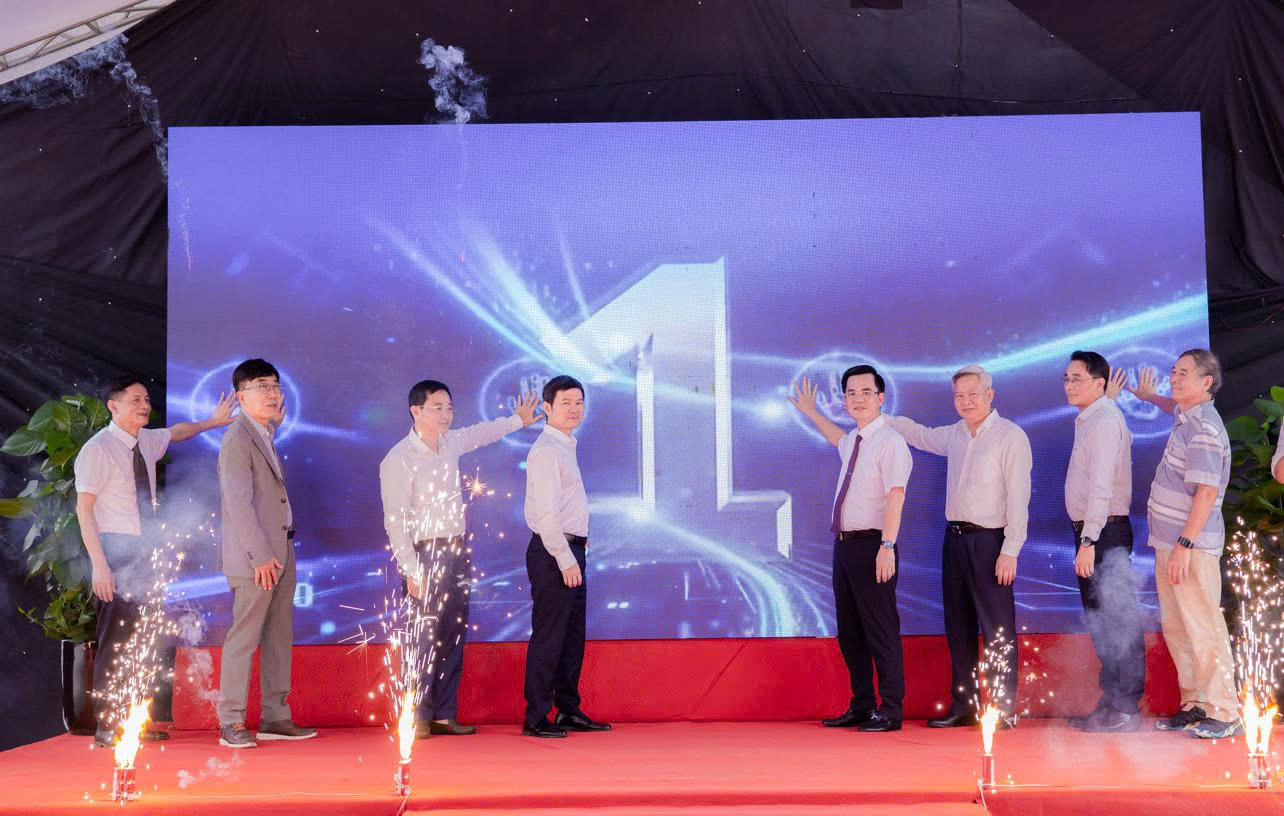 VKIST tham gia khởi động HITCHub, th&uacute;c đẩy thương mại h&oacute;a c&ocirc;ng nghệ tại H&ograve;a Lạc- Ảnh 2.