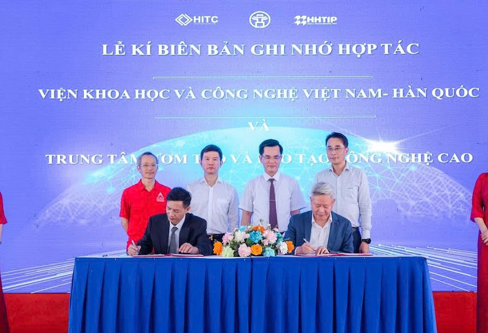 VKIST tham gia khởi động HITCHub, th&uacute;c đẩy thương mại h&oacute;a c&ocirc;ng nghệ tại H&ograve;a Lạc- Ảnh 1.