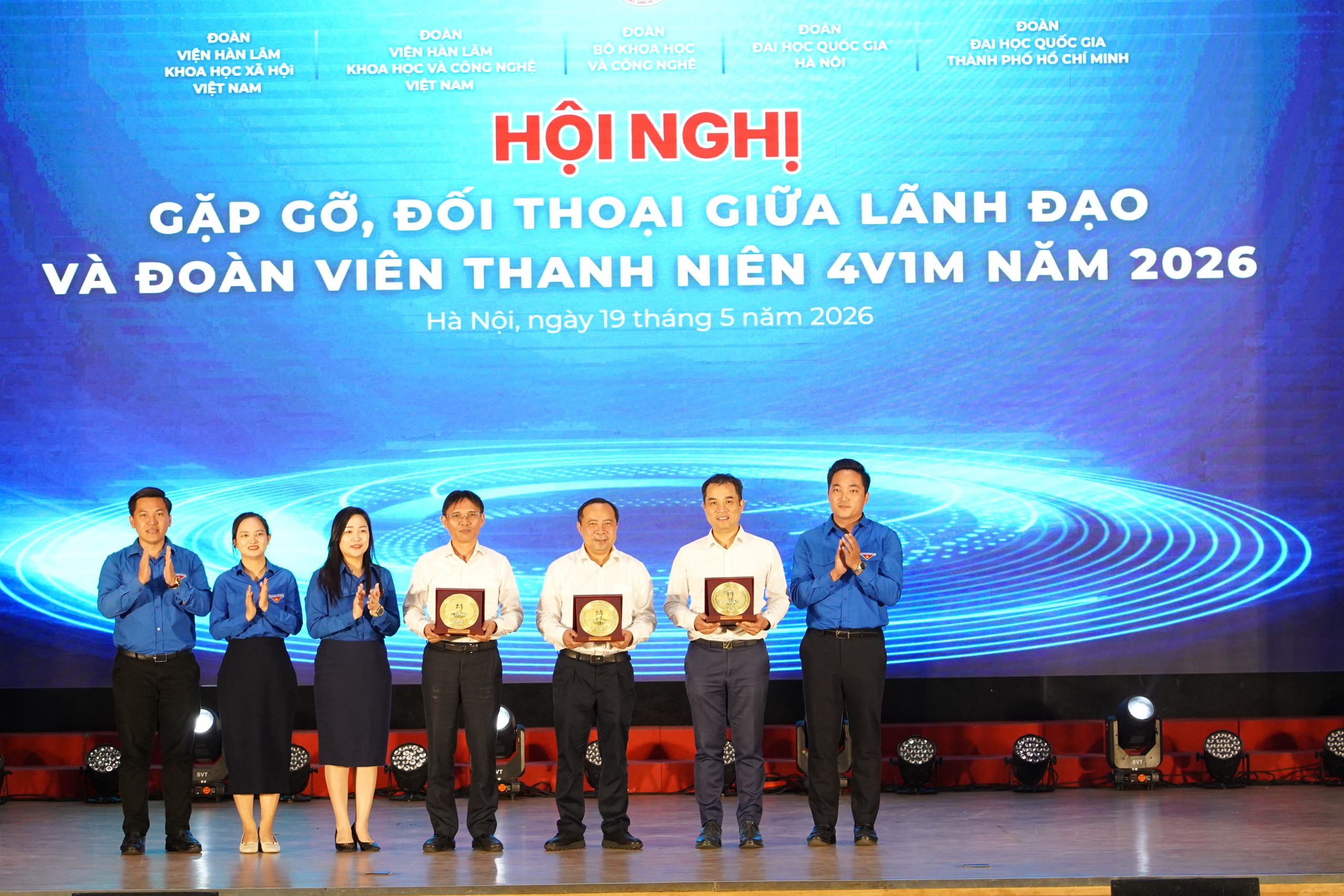 Bộ trưởng Vũ Hải Quân: Người trẻ hãy bắt đầu nghiên cứu từ những bài toán nhỏ - Ảnh 4.