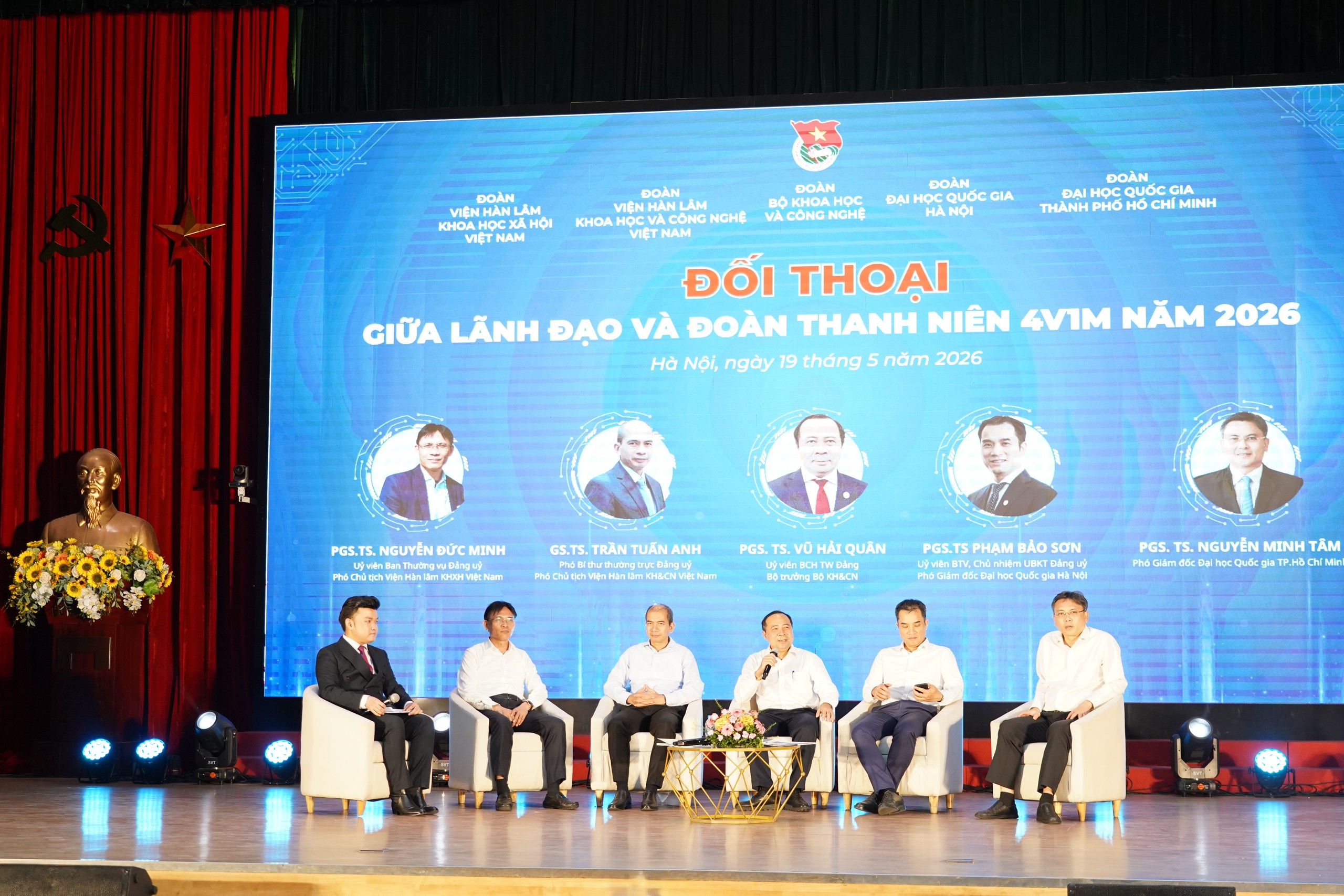 Bộ trưởng Vũ Hải Quân: Người trẻ hãy bắt đầu nghiên cứu từ những bài toán nhỏ - Ảnh 1.