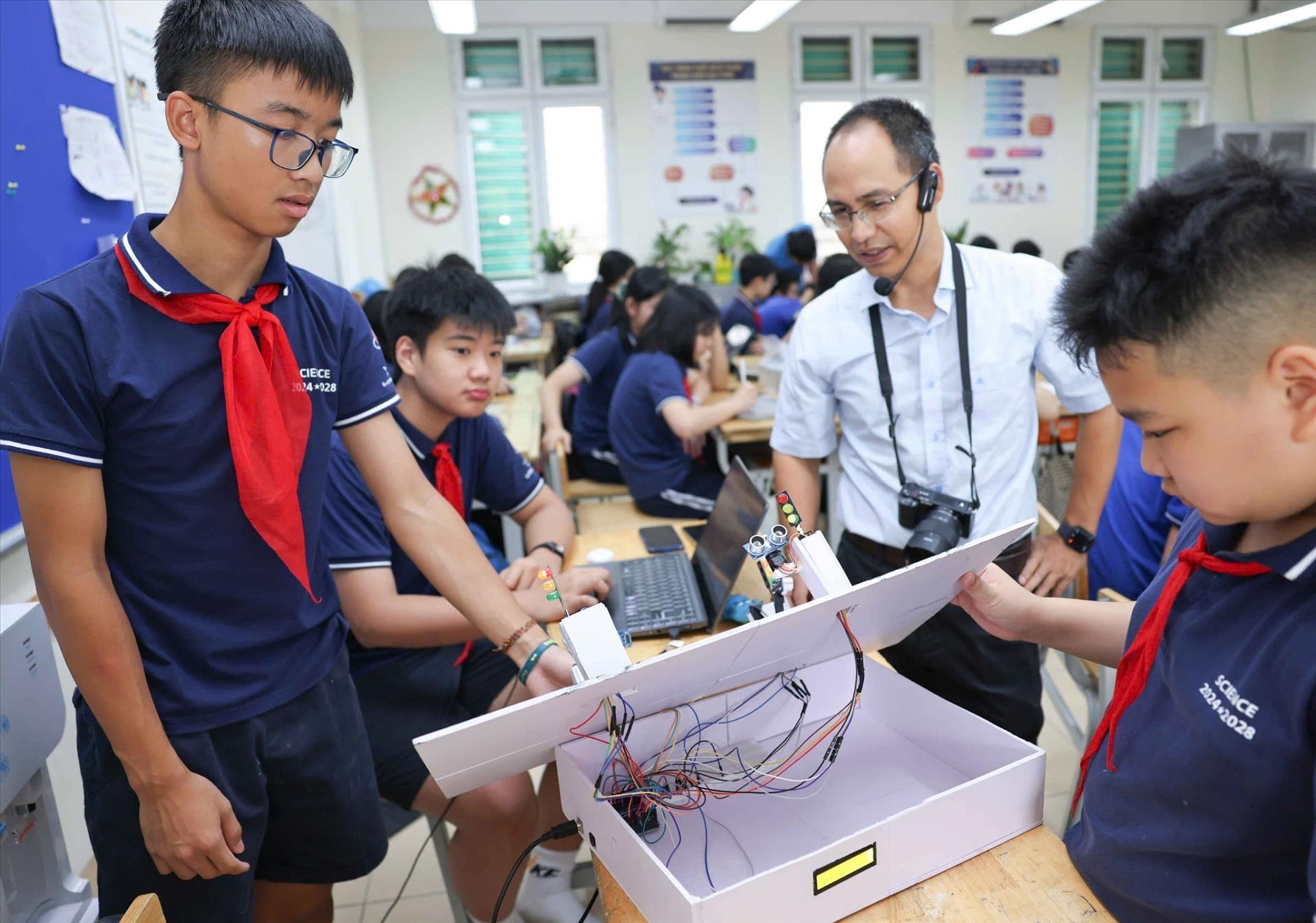 Khơi dậy tư duy s&aacute;ng tạo của học sinh từ m&ocirc; h&igrave;nh gi&aacute;o dục STEM - Ảnh 3.