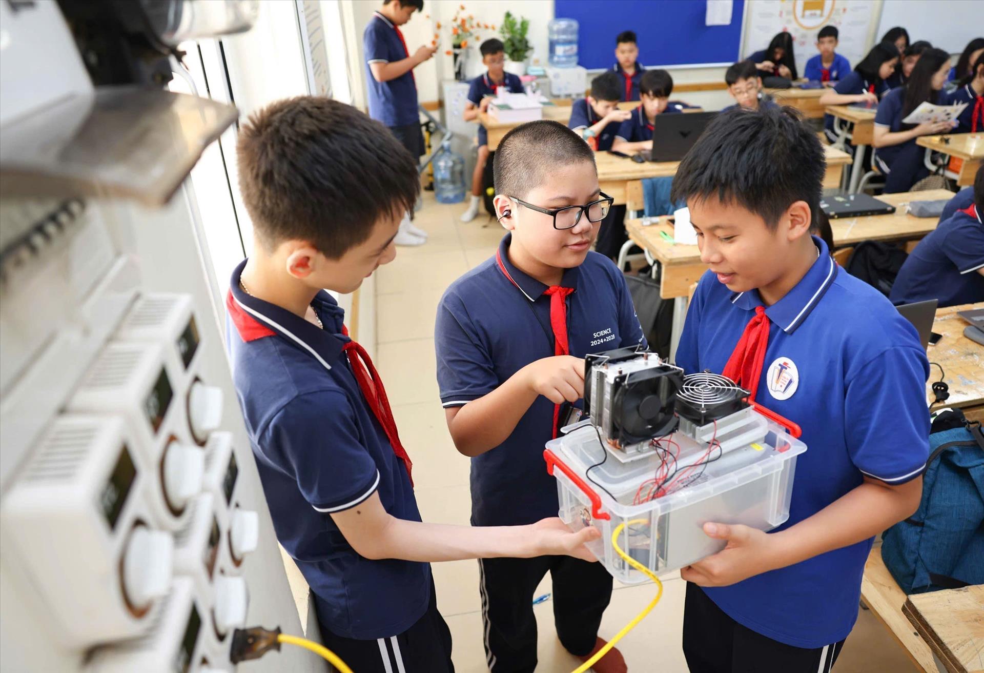Khơi dậy tư duy s&aacute;ng tạo của học sinh từ m&ocirc; h&igrave;nh gi&aacute;o dục STEM - Ảnh 5.