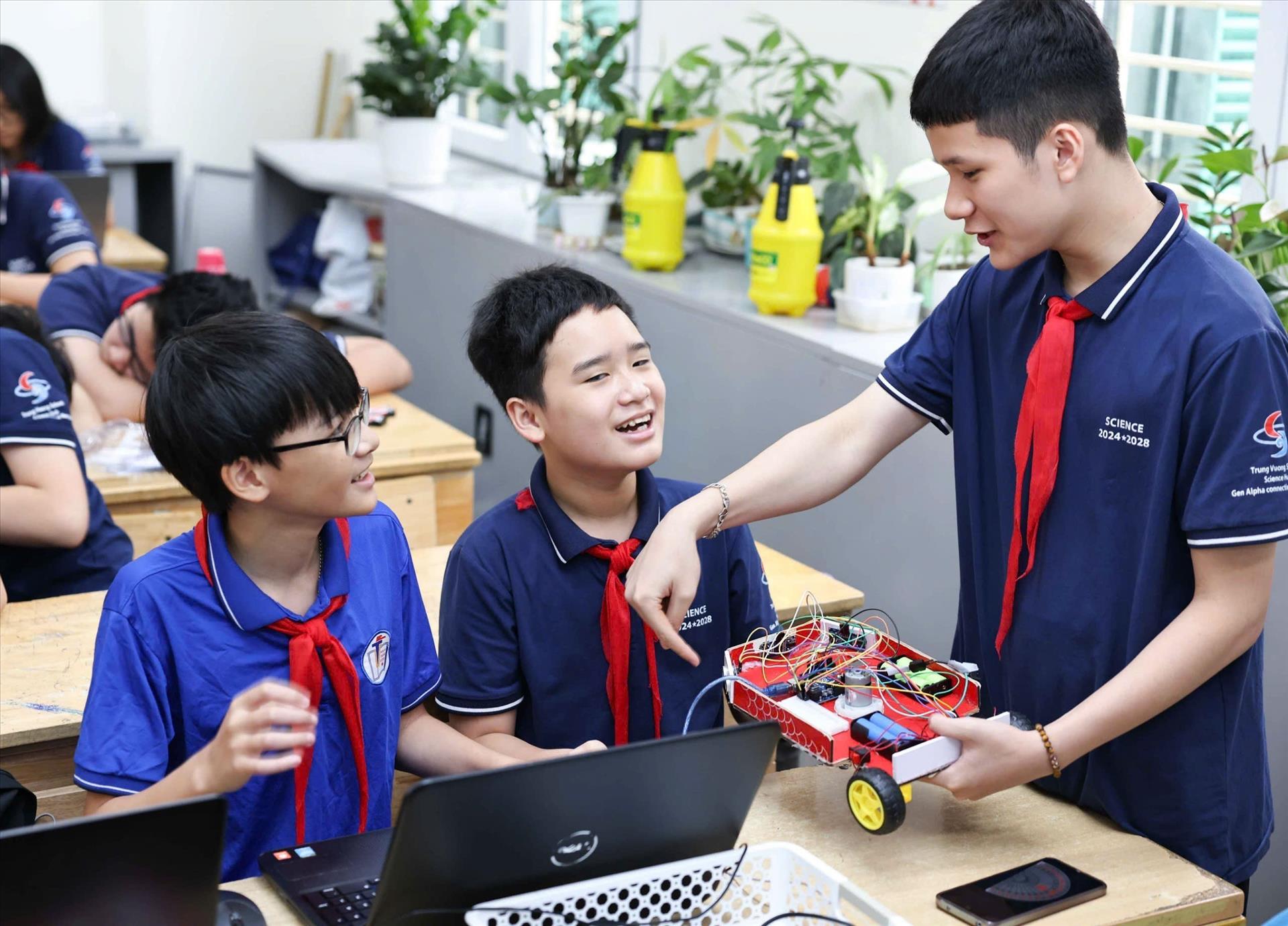 Khơi dậy tư duy s&aacute;ng tạo của học sinh từ m&ocirc; h&igrave;nh gi&aacute;o dục STEM - Ảnh 7.