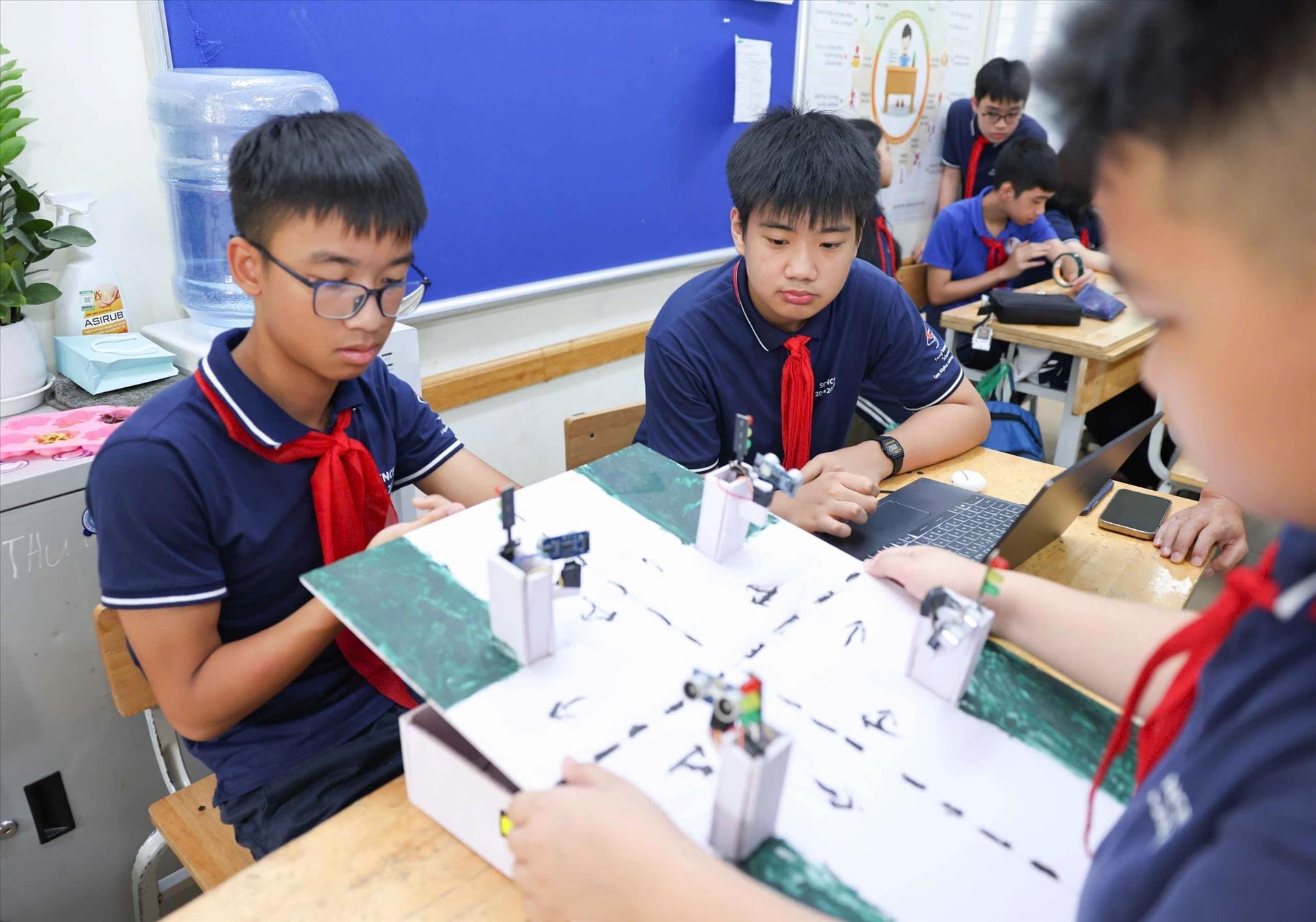 Khơi dậy tư duy s&aacute;ng tạo của học sinh từ m&ocirc; h&igrave;nh gi&aacute;o dục STEM - Ảnh 9.