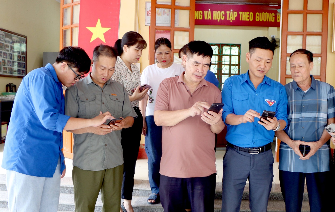 &ldquo;B&igrave;nh d&acirc;n học vụ số&rdquo; ở L&agrave;o Cai: Khi chuyển đổi số bắt đầu từ mỗi người d&acirc;n- Ảnh 1.