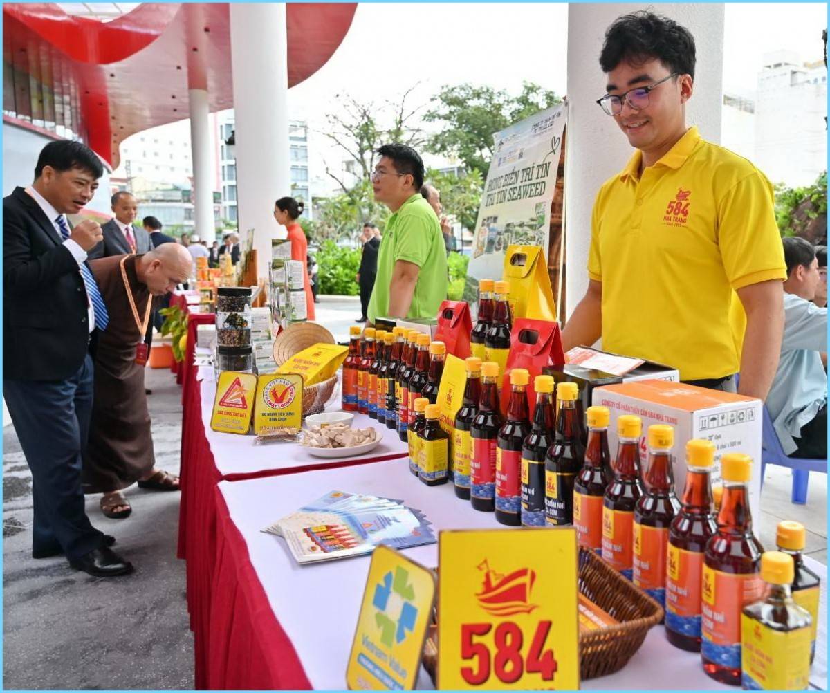 Khánh Hòa đặt mục tiêu có “ít nhất 100 sản phẩm OCOP mỗi năm”- Ảnh 2. Khánh Hòa đặt mục tiêu có “ít nhất 100 sản phẩm OCOP mỗi năm”- Ảnh 2.