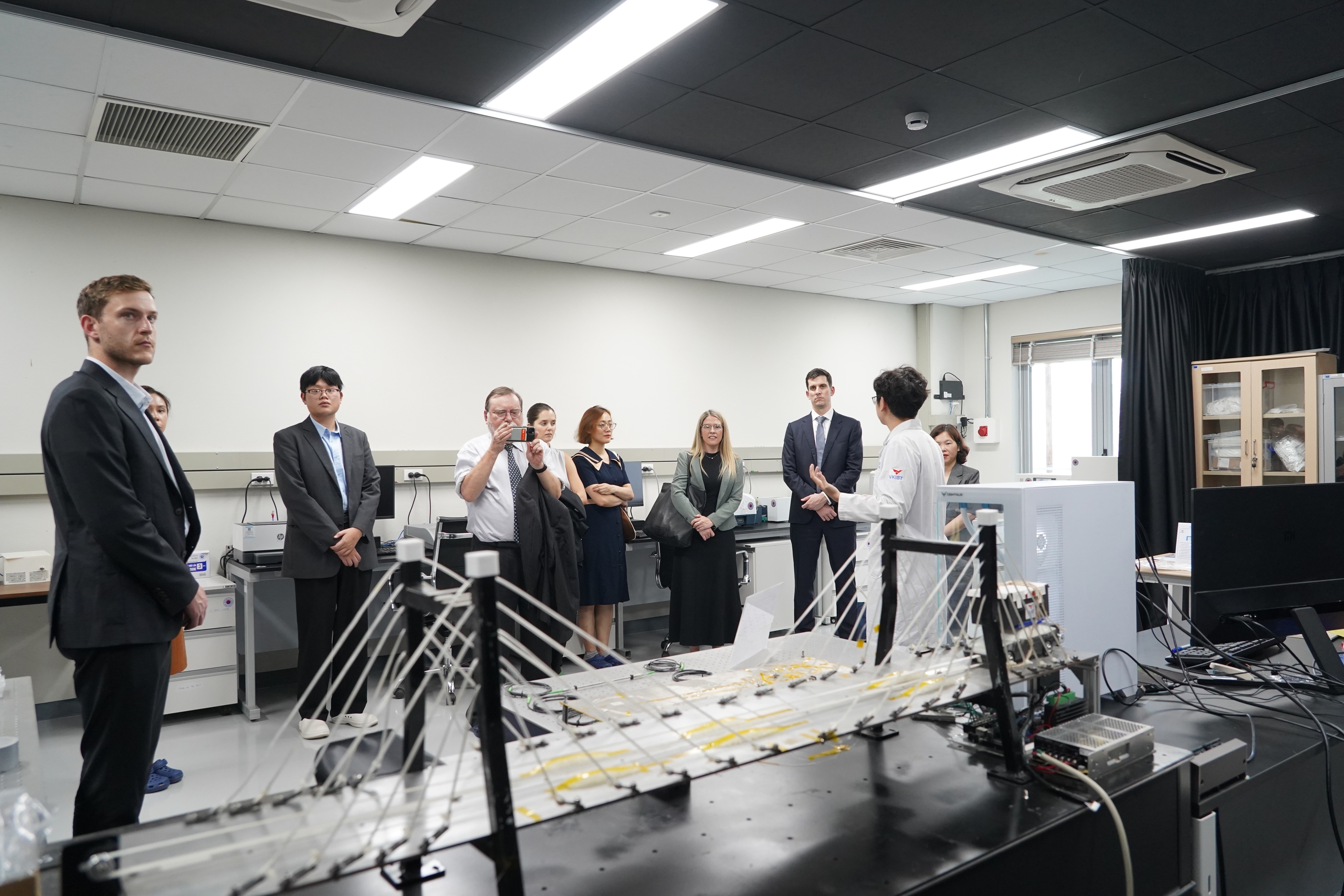 Đo&agrave;n c&ocirc;ng t&aacute;c Bộ C&ocirc;ng nghiệp, Khoa học v&agrave; T&agrave;i nguy&ecirc;n Australia l&agrave;m việc tại VKIST- Ảnh 4.