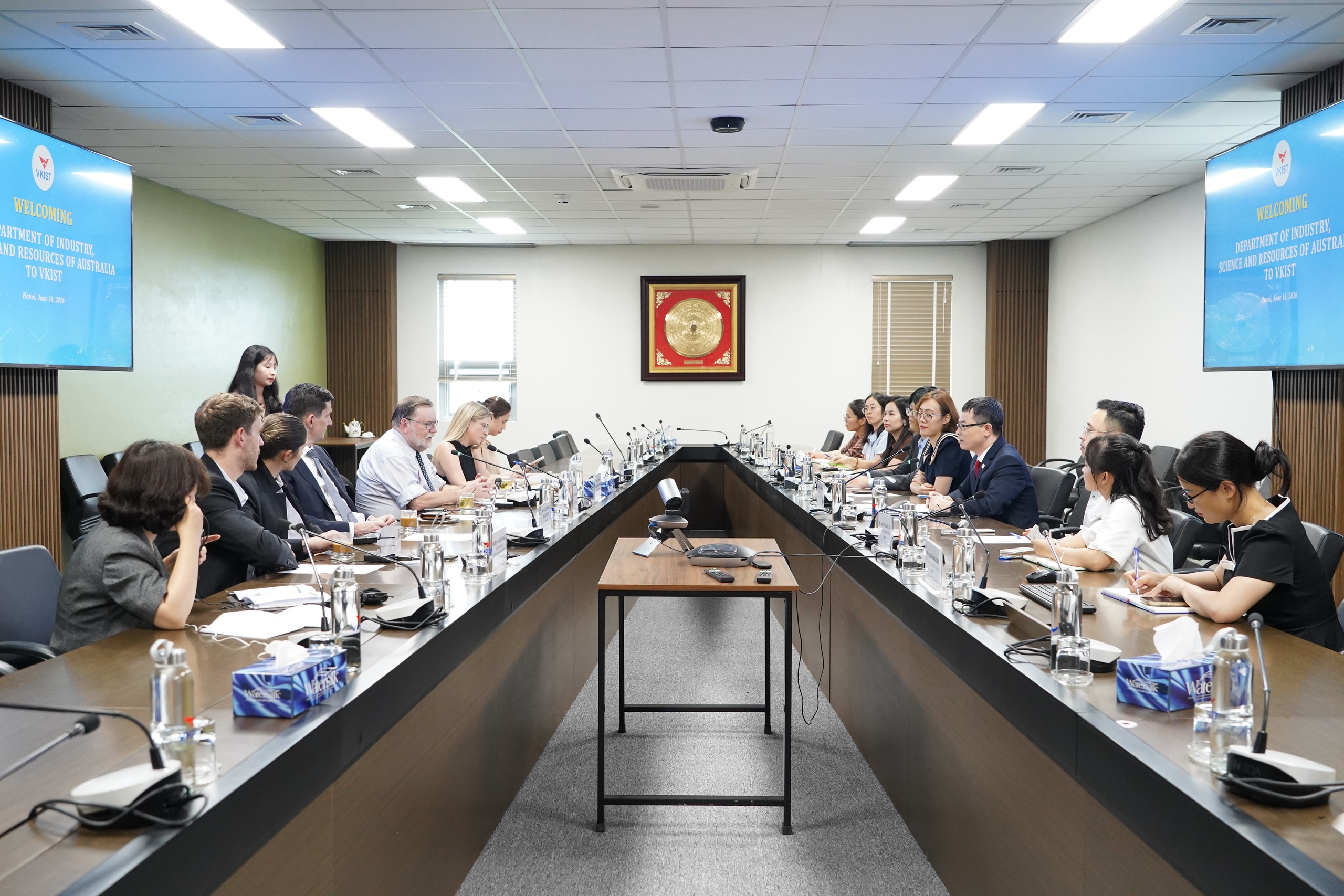 Đo&agrave;n c&ocirc;ng t&aacute;c Bộ C&ocirc;ng nghiệp, Khoa học v&agrave; T&agrave;i nguy&ecirc;n Australia l&agrave;m việc tại VKIST- Ảnh 1.
