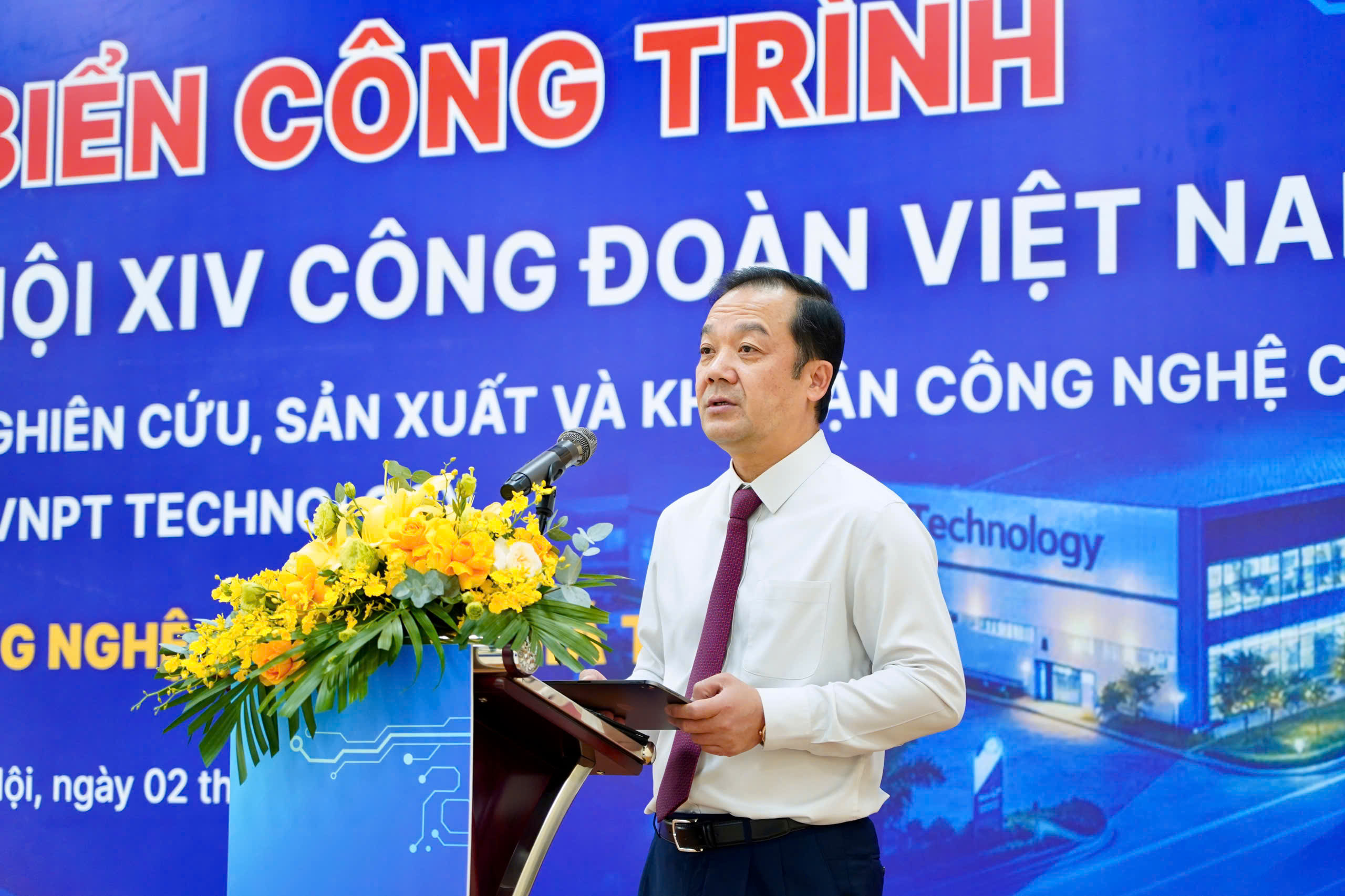 Gắn biển công trình chào mừng Đại hội XIV Công đoàn Việt Nam- Ảnh 1. Gắn biển công trình chào mừng Đại hội XIV Công đoàn Việt Nam- Ảnh 1.