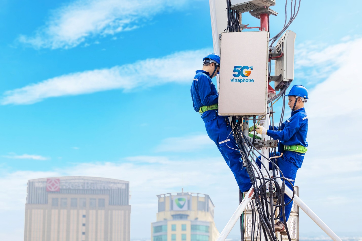 Hạ tầng số mở lối tri thức, thu hẹp khoảng cách thông tin- Ảnh 1. Hạ tầng số mở lối tri thức, thu hẹp khoảng cách thông tin- Ảnh 1.